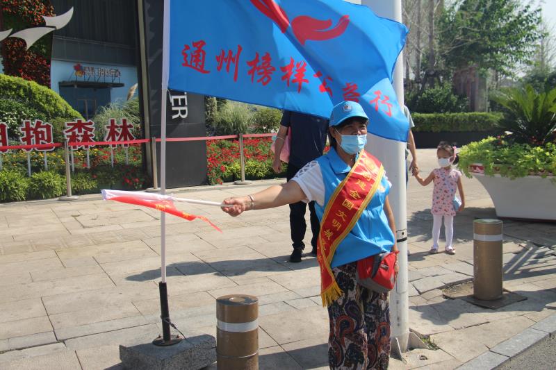 <strong>玩弄白虎骚逼</strong>